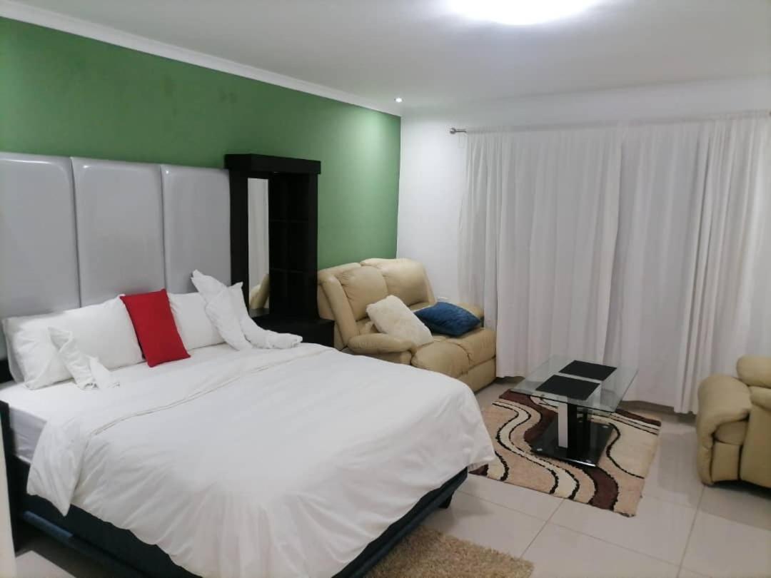 Royal Guesthouse Opuwo Экстерьер фото