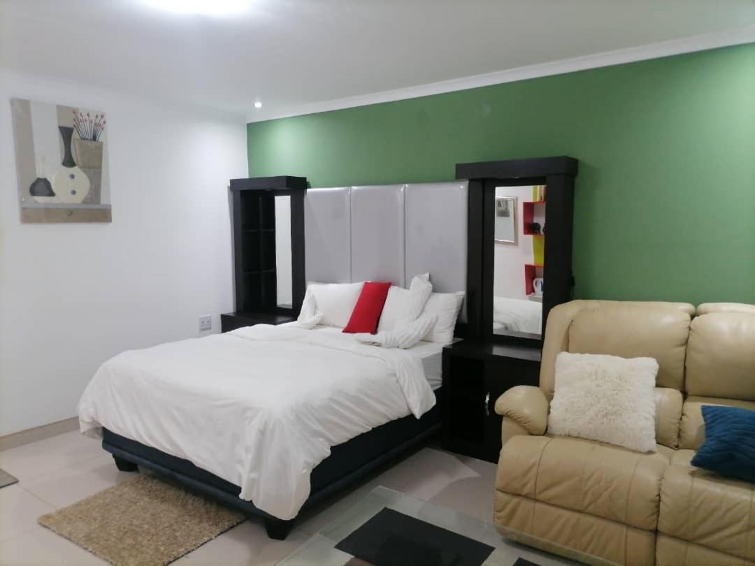 Royal Guesthouse Opuwo Экстерьер фото